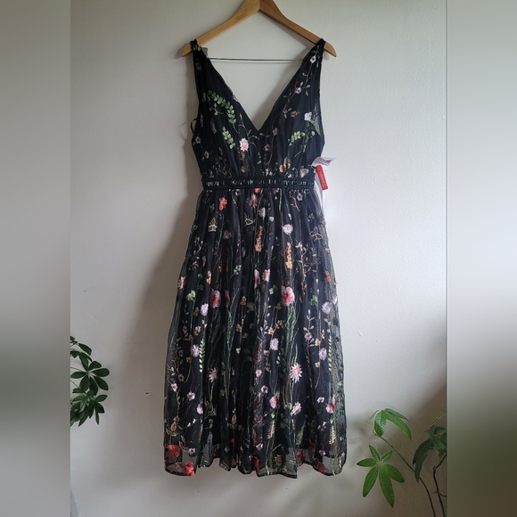 NWT - IEENA for Mac Duggal,  V-Neck Embroidered‎ Floral Midi Dress, Size 6 -$598 - Picture 4 of 12